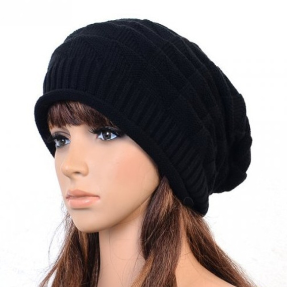 Beige knitted slouchy hat - Picture 2 of 3